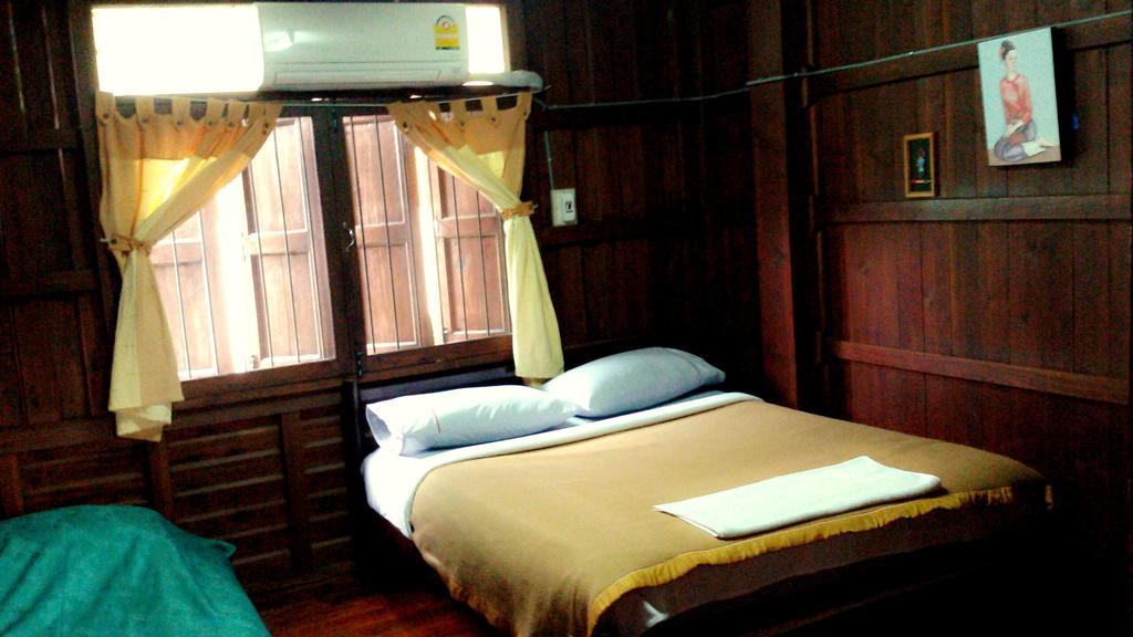 Baan Mai Guesthouse Мэхонгсон Номер фото