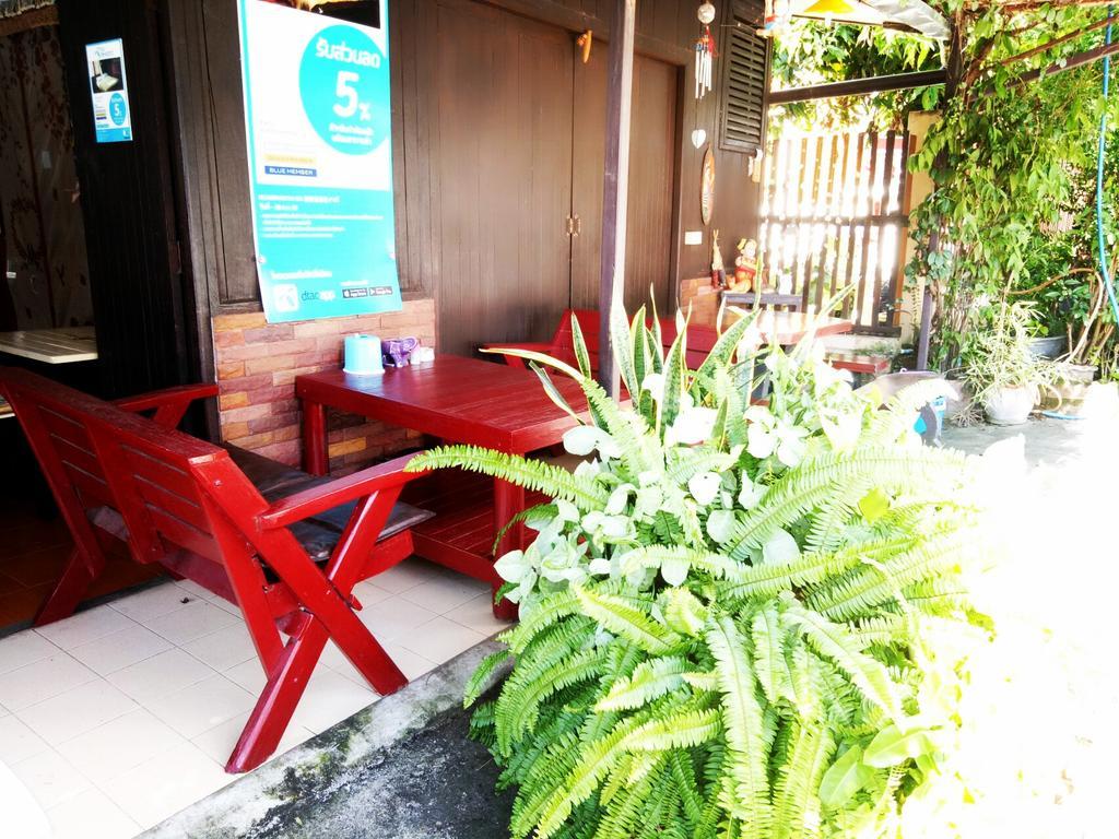 Baan Mai Guesthouse Мэхонгсон Экстерьер фото