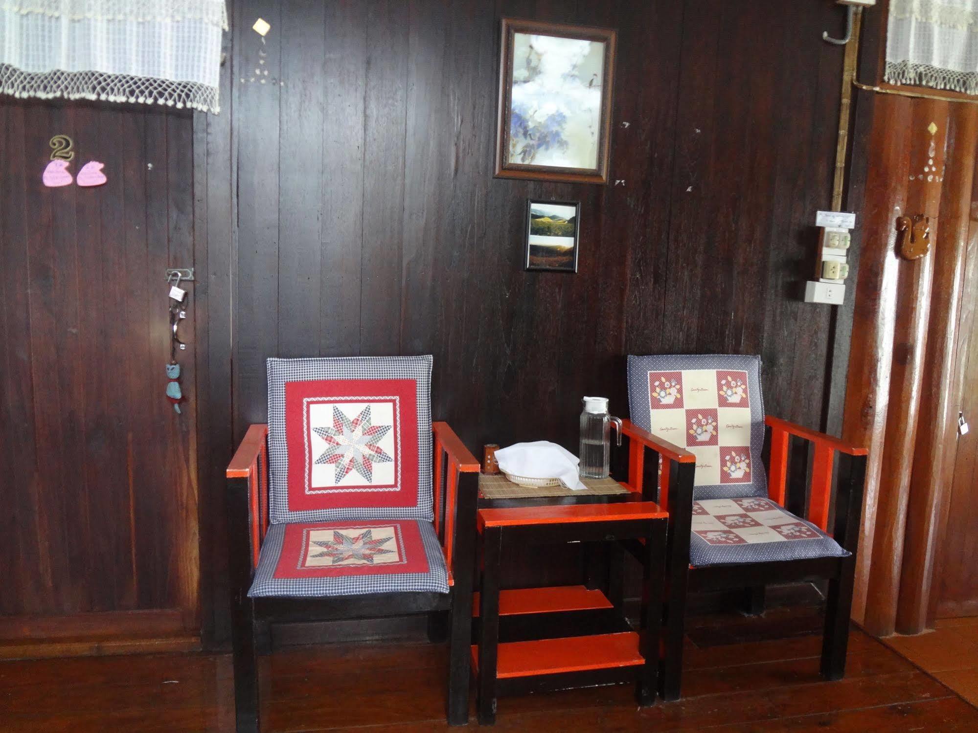 Baan Mai Guesthouse Мэхонгсон Экстерьер фото