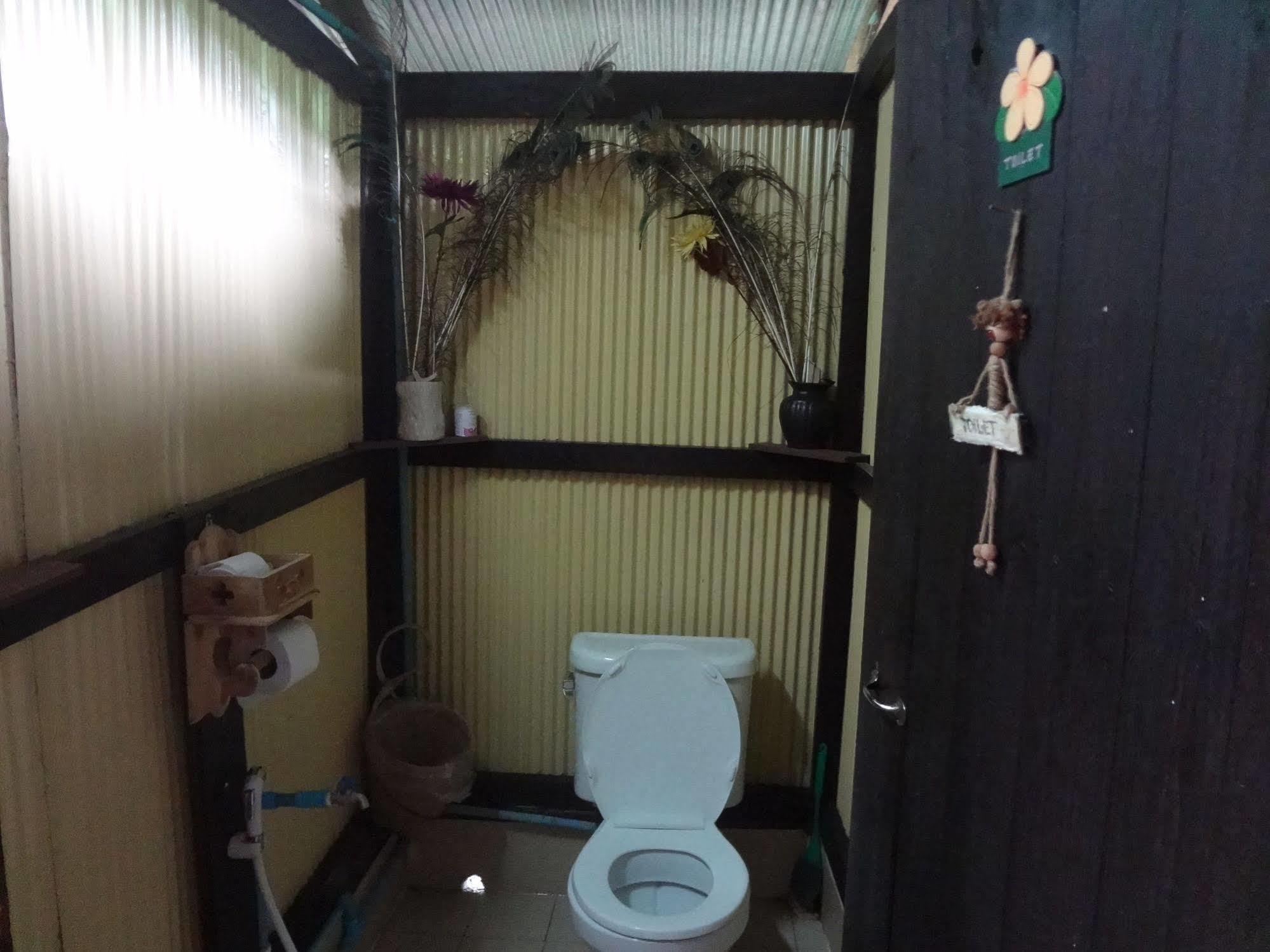 Baan Mai Guesthouse Мэхонгсон Экстерьер фото