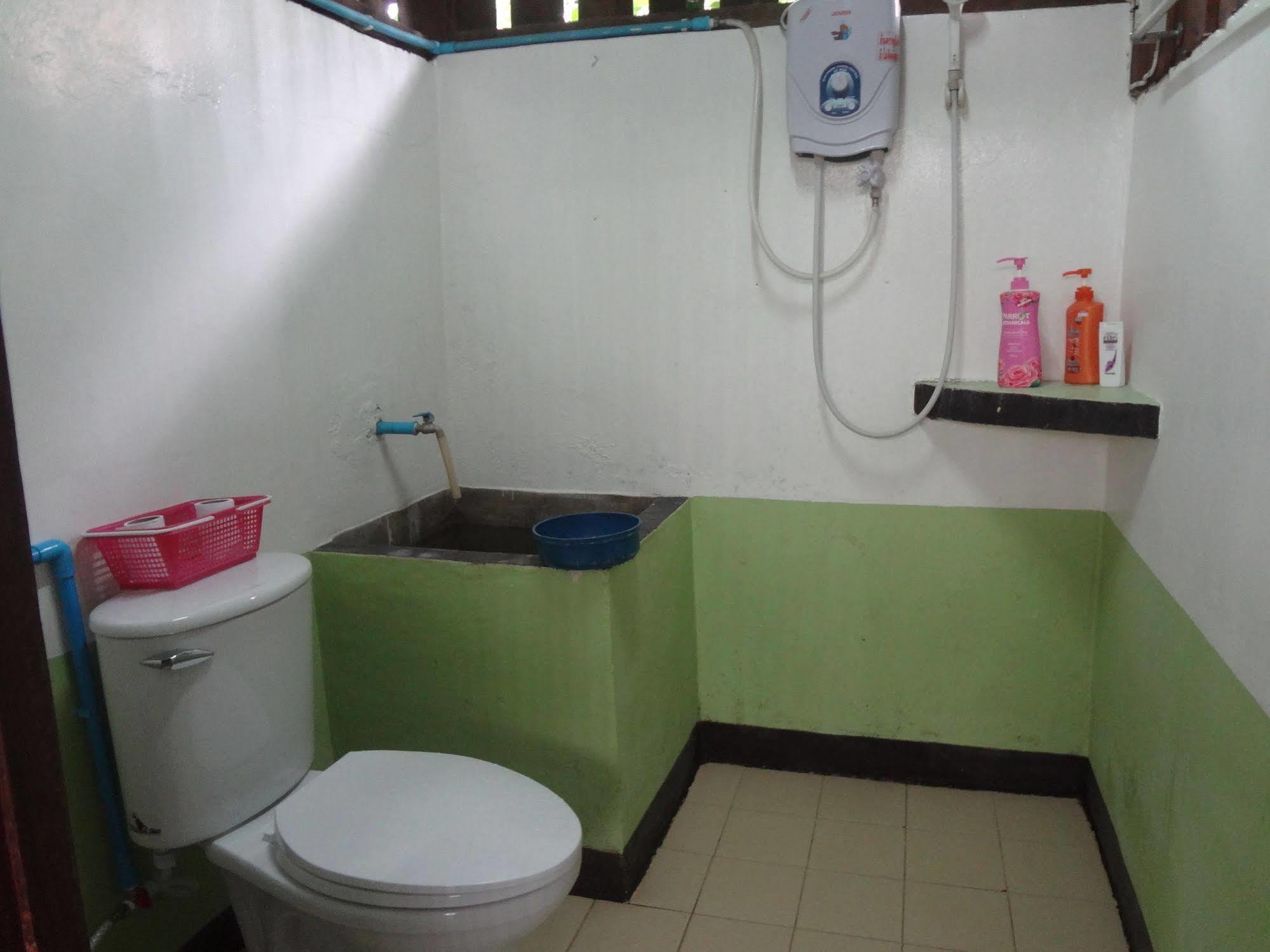 Baan Mai Guesthouse Мэхонгсон Экстерьер фото