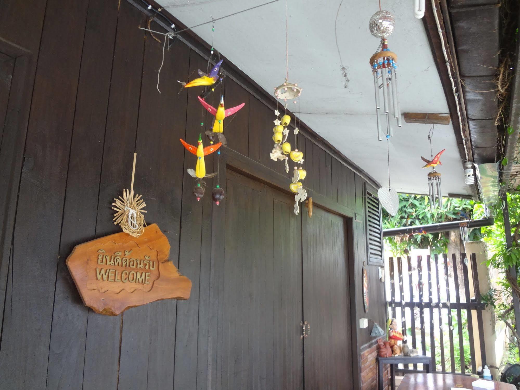 Baan Mai Guesthouse Мэхонгсон Экстерьер фото