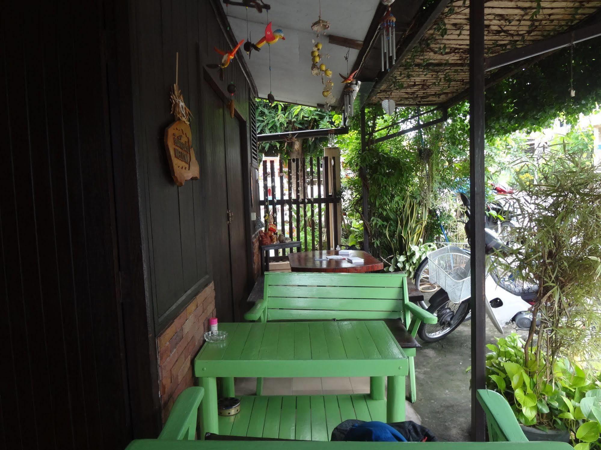 Baan Mai Guesthouse Мэхонгсон Экстерьер фото