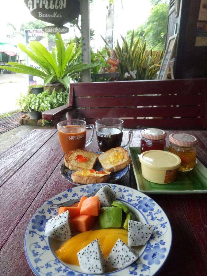Baan Mai Guesthouse Мэхонгсон Экстерьер фото