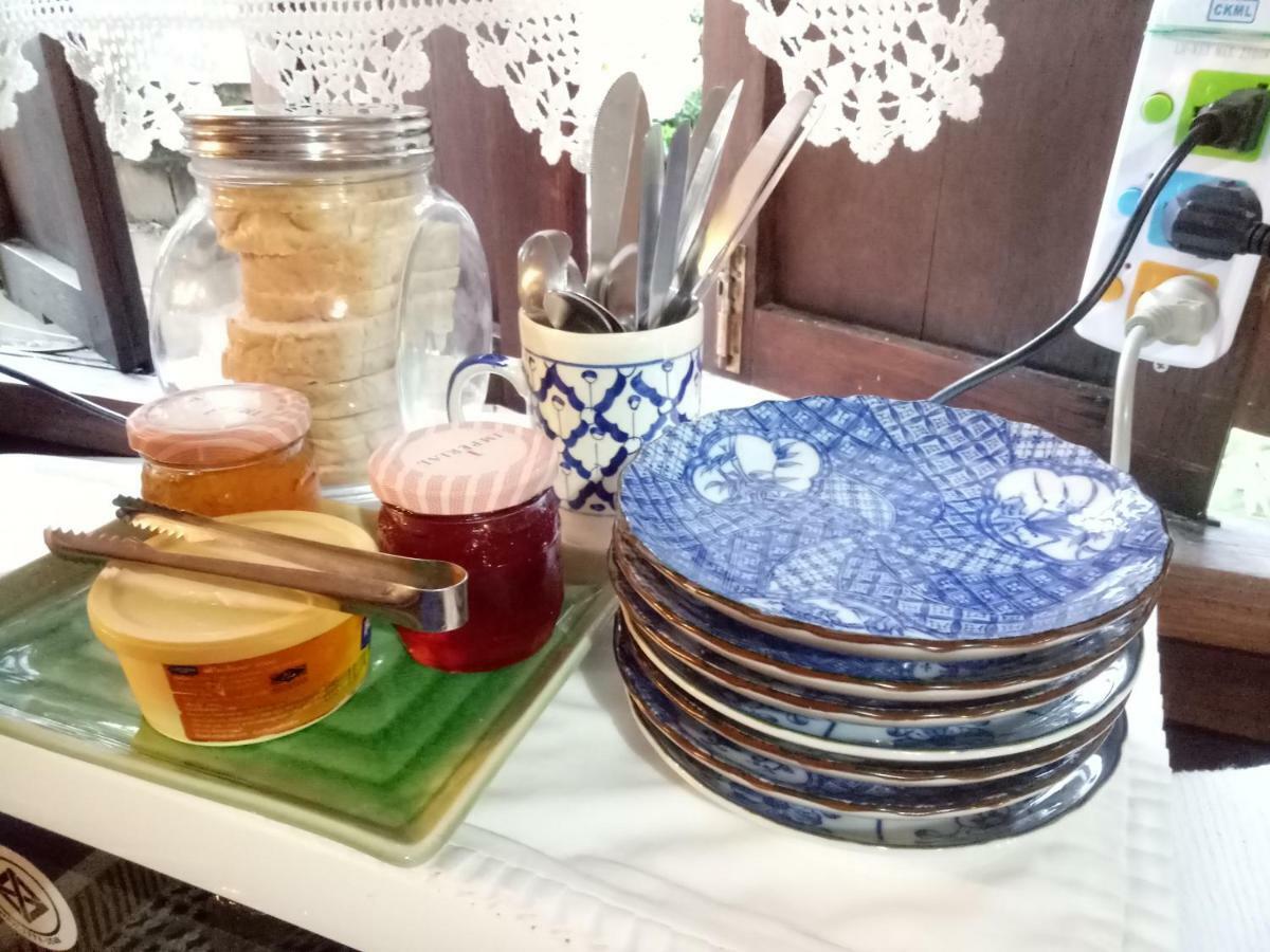 Baan Mai Guesthouse Мэхонгсон Экстерьер фото
